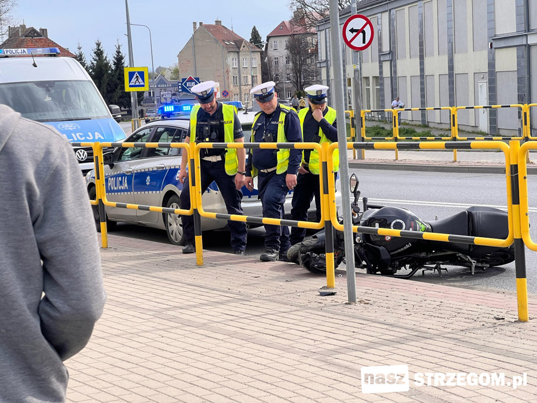 Wypadek motocyklisty w Strzegomiu. 36-latek trafił do szpitala [FOTO] 